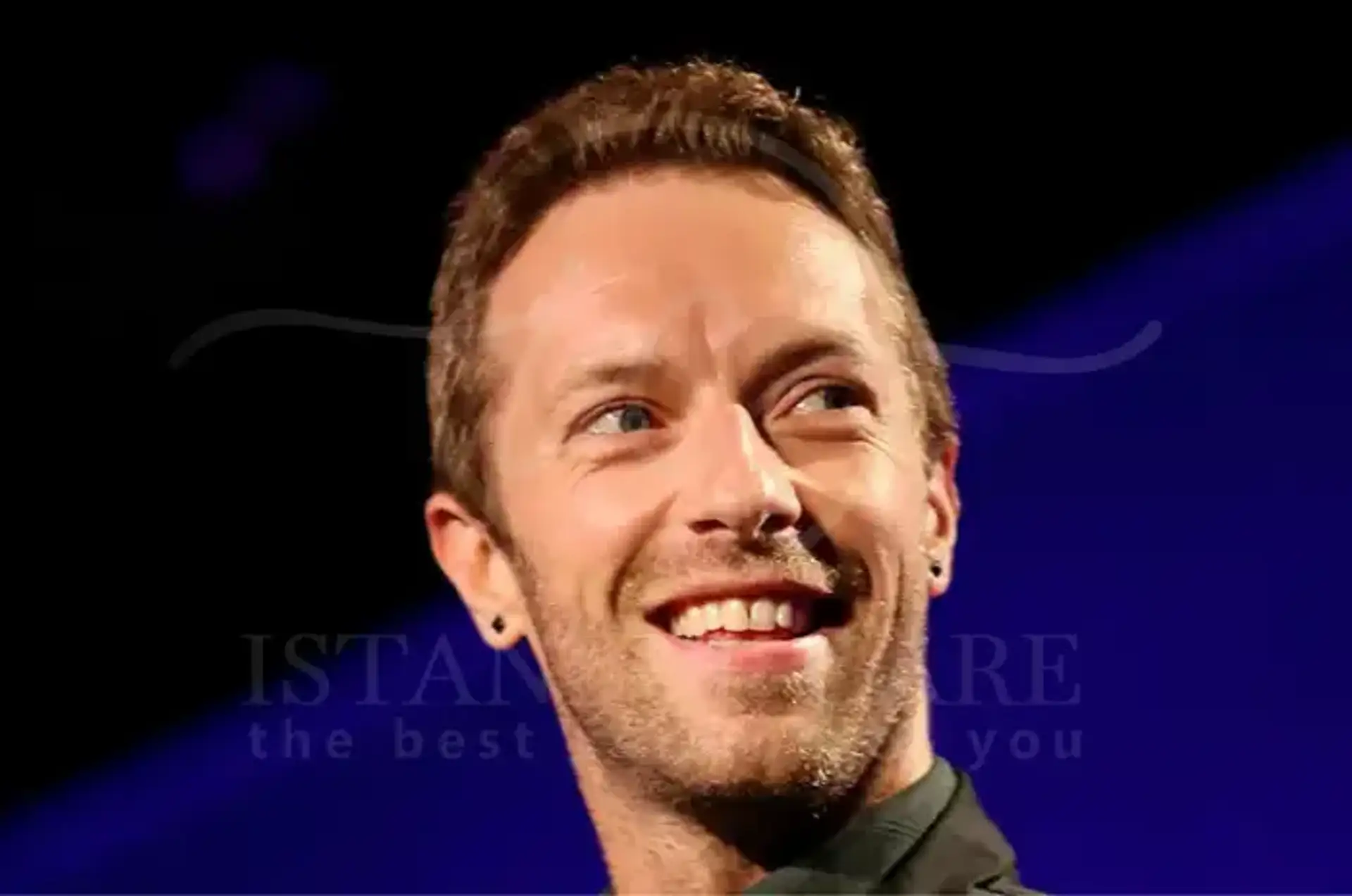 Transplante de cabelo de Chris Martin na Turquia: Uma imagem inédita