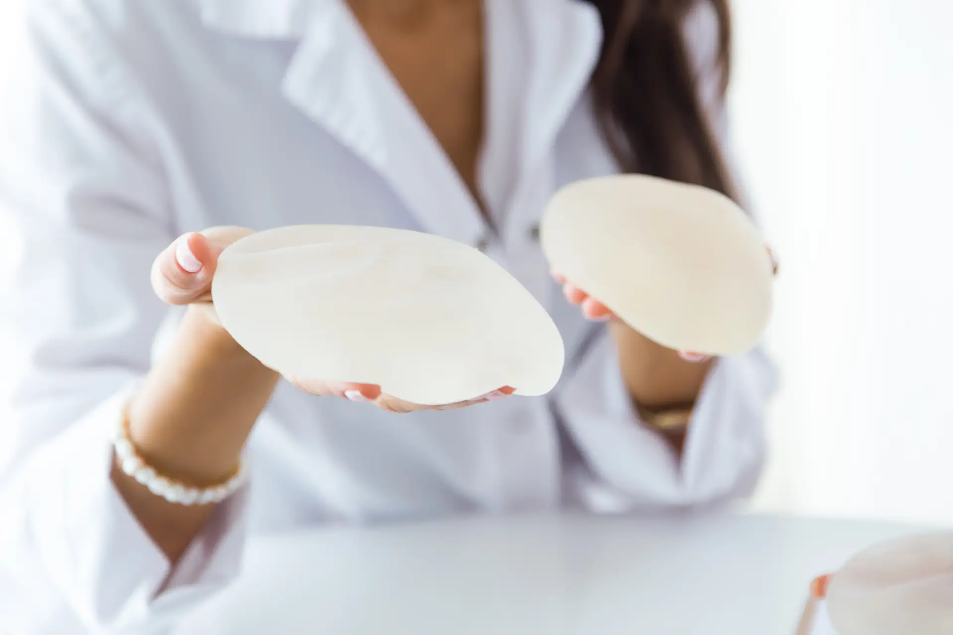 female-doctor-choosing-mammary-prosthesis-office